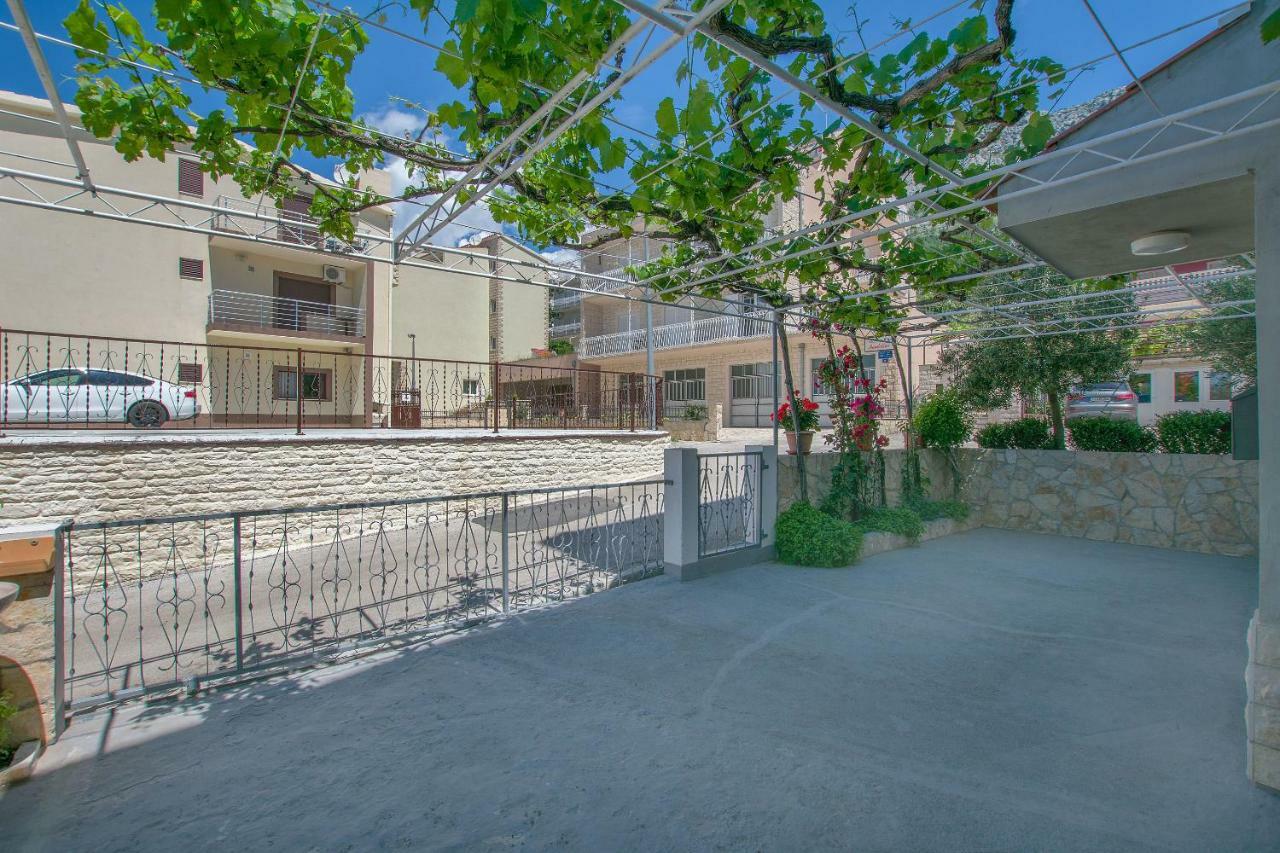 Apartments Kristina Omiš Εξωτερικό φωτογραφία